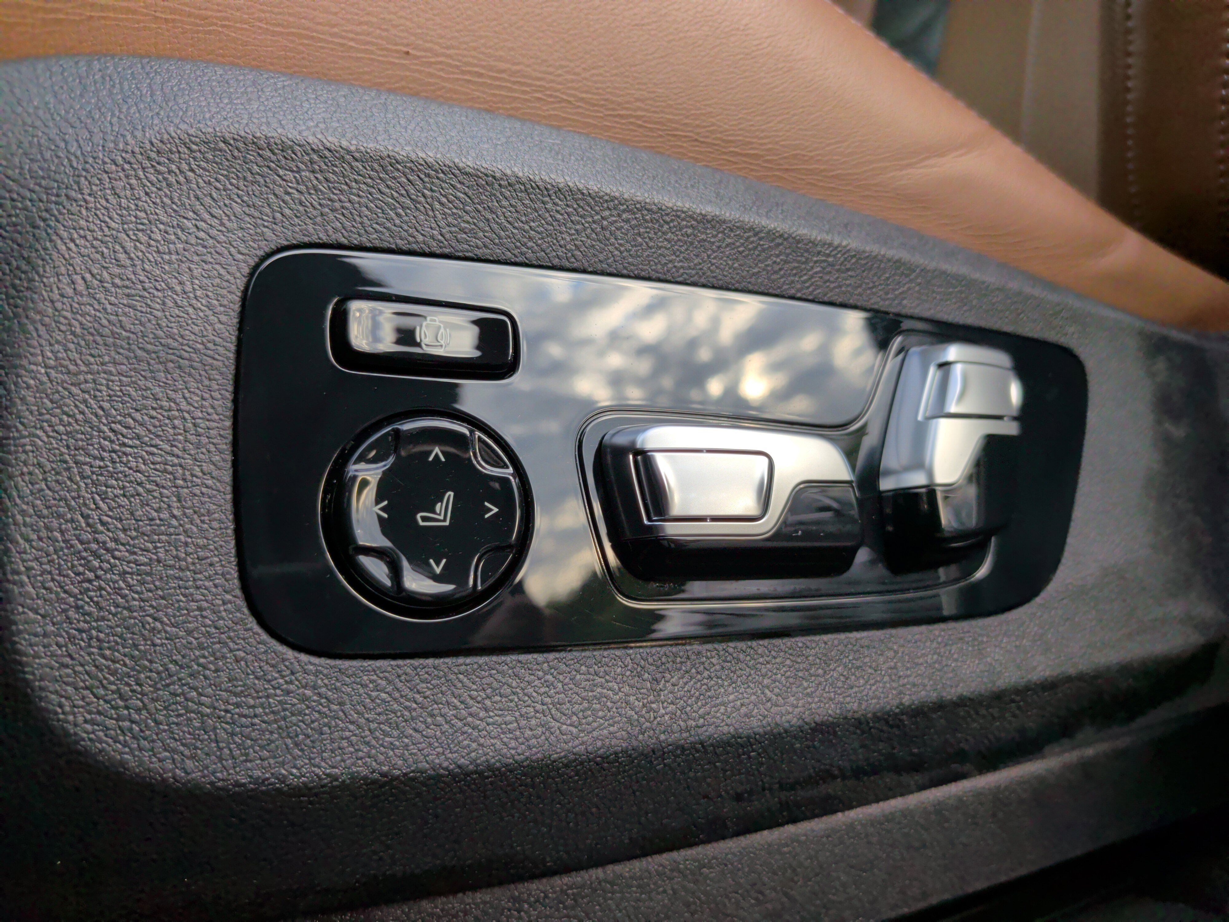 Used 2024 BMW X5 M Competition w/ Executive Package image 27