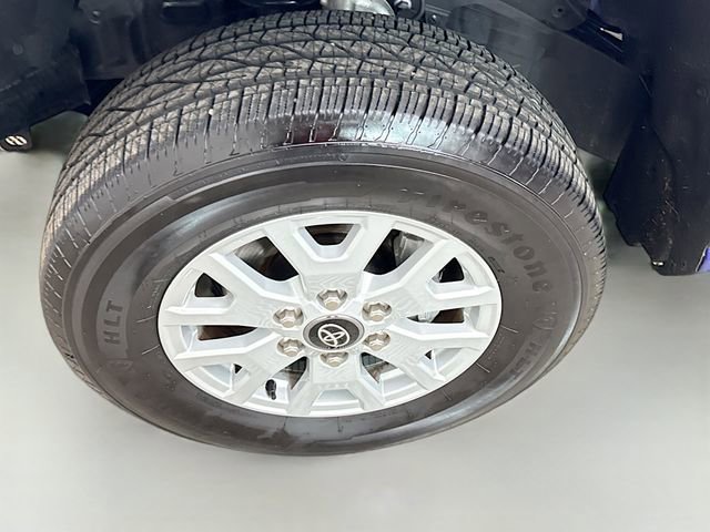 Used 2025 Toyota Tacoma SR5 AWD/4WD image 30