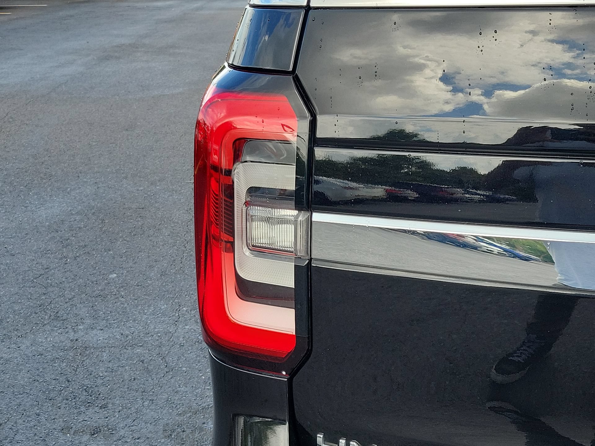 Used 2022 Ford Expedition Max Limited RWD image 12