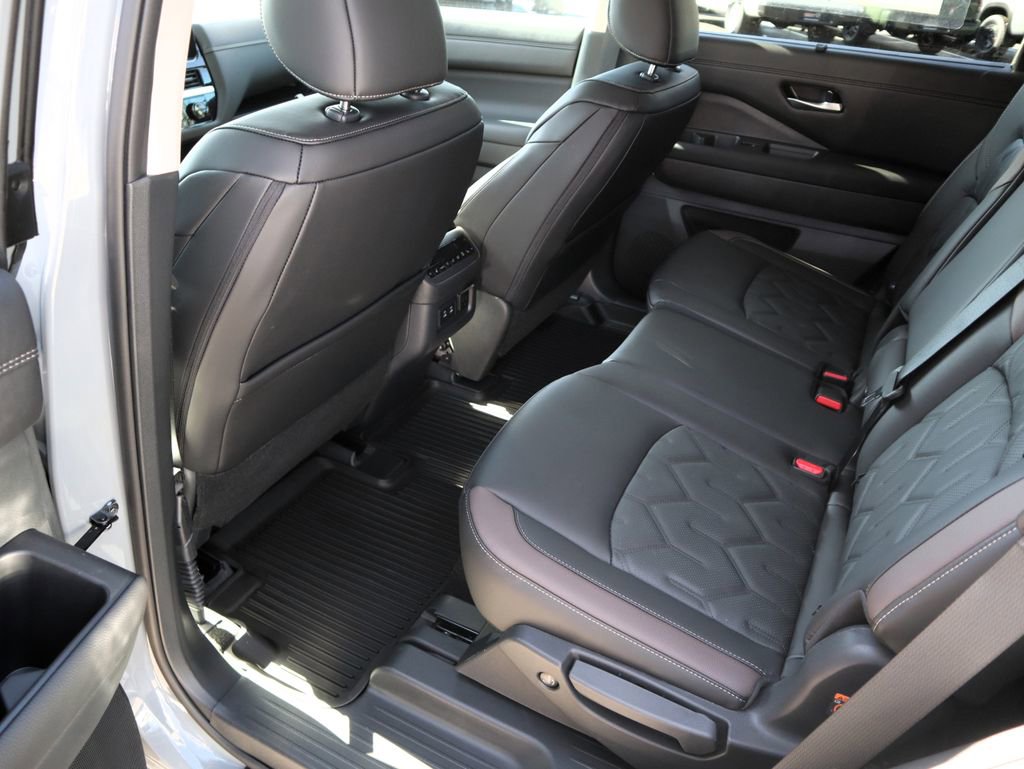 New 2026 Nissan Pathfinder Platinum w/ Cargo Package image 11
