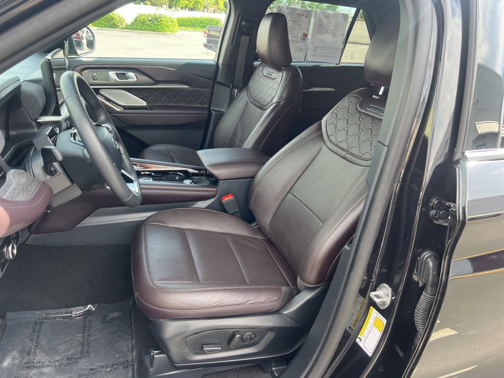 Used 2025 Ford Explorer Platinum w/ LUX Leather Package image 17