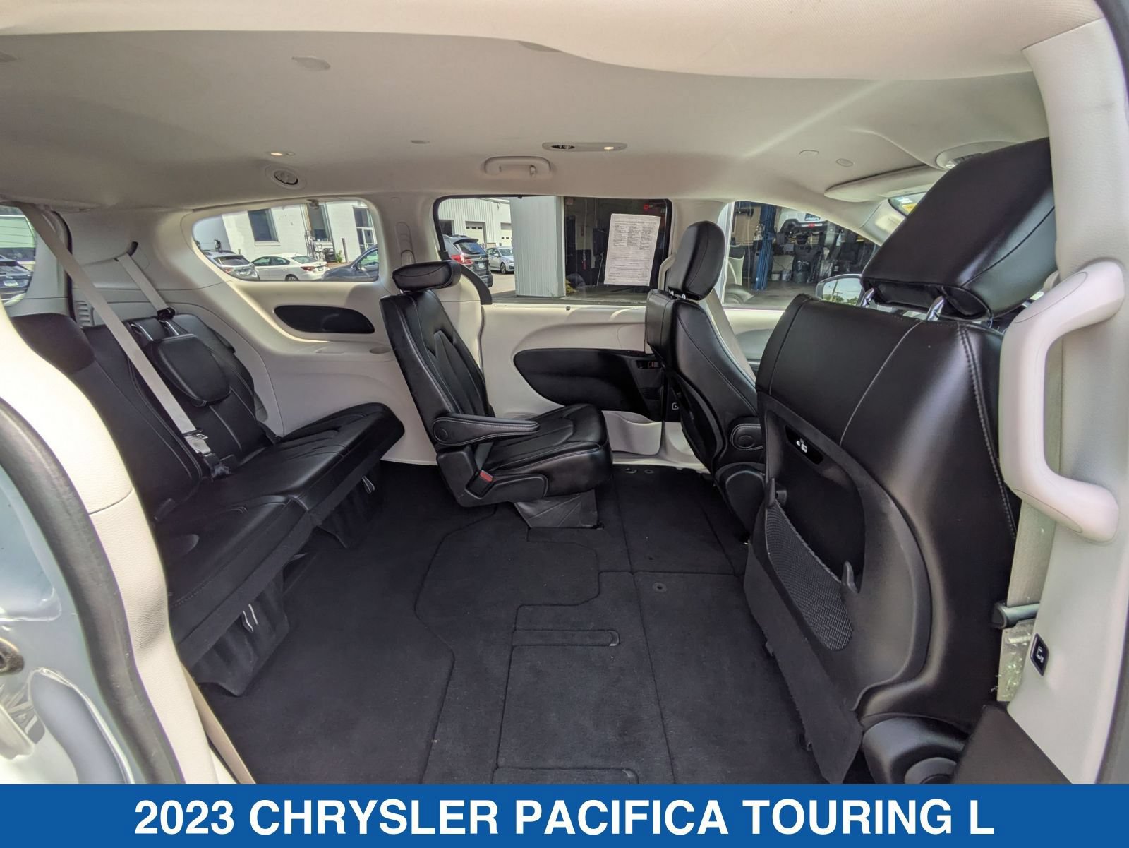 Used 2023 Chrysler Pacifica Touring-L FWD image 35