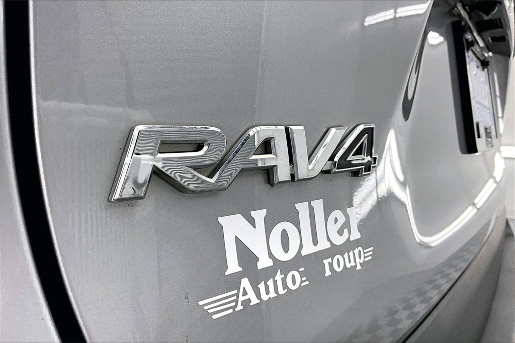 Used 2019 Toyota RAV4 LE image 8