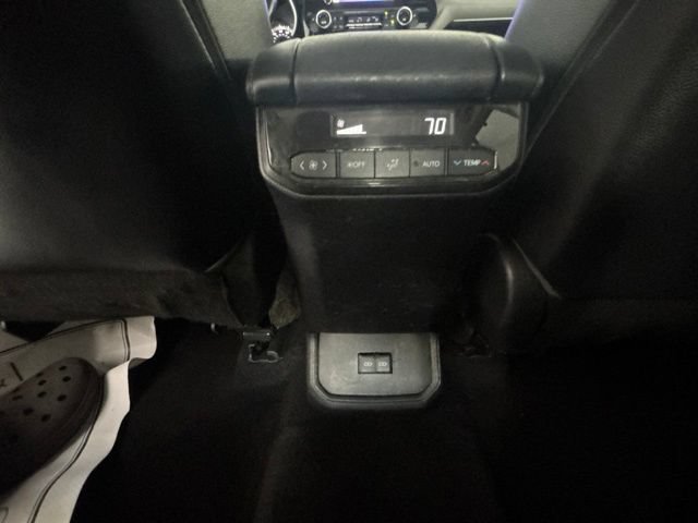 Used 2023 Toyota Highlander XLE AWD/4WD image 24