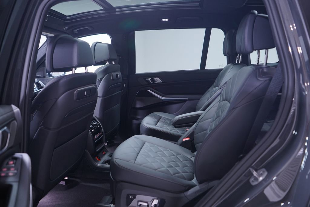 Used 2026 BMW X7 xDrive40i w/ M Sport Package AWD/4WD image 9