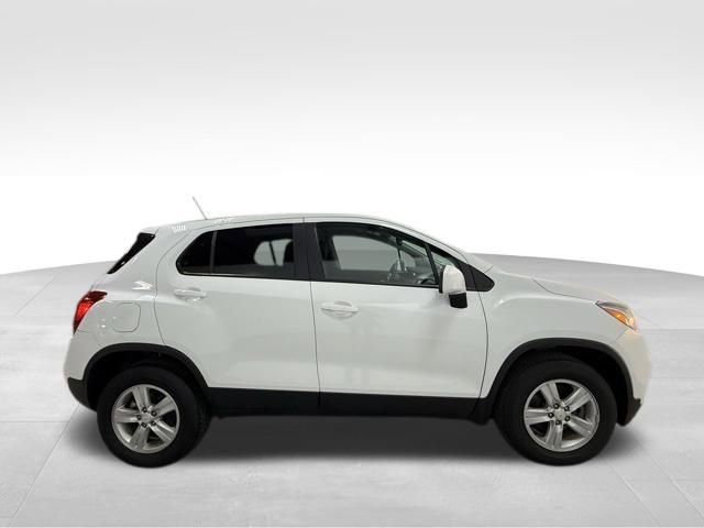 Used 2022 Chevrolet Trax LS w/ Tint and Cruise Package image 6