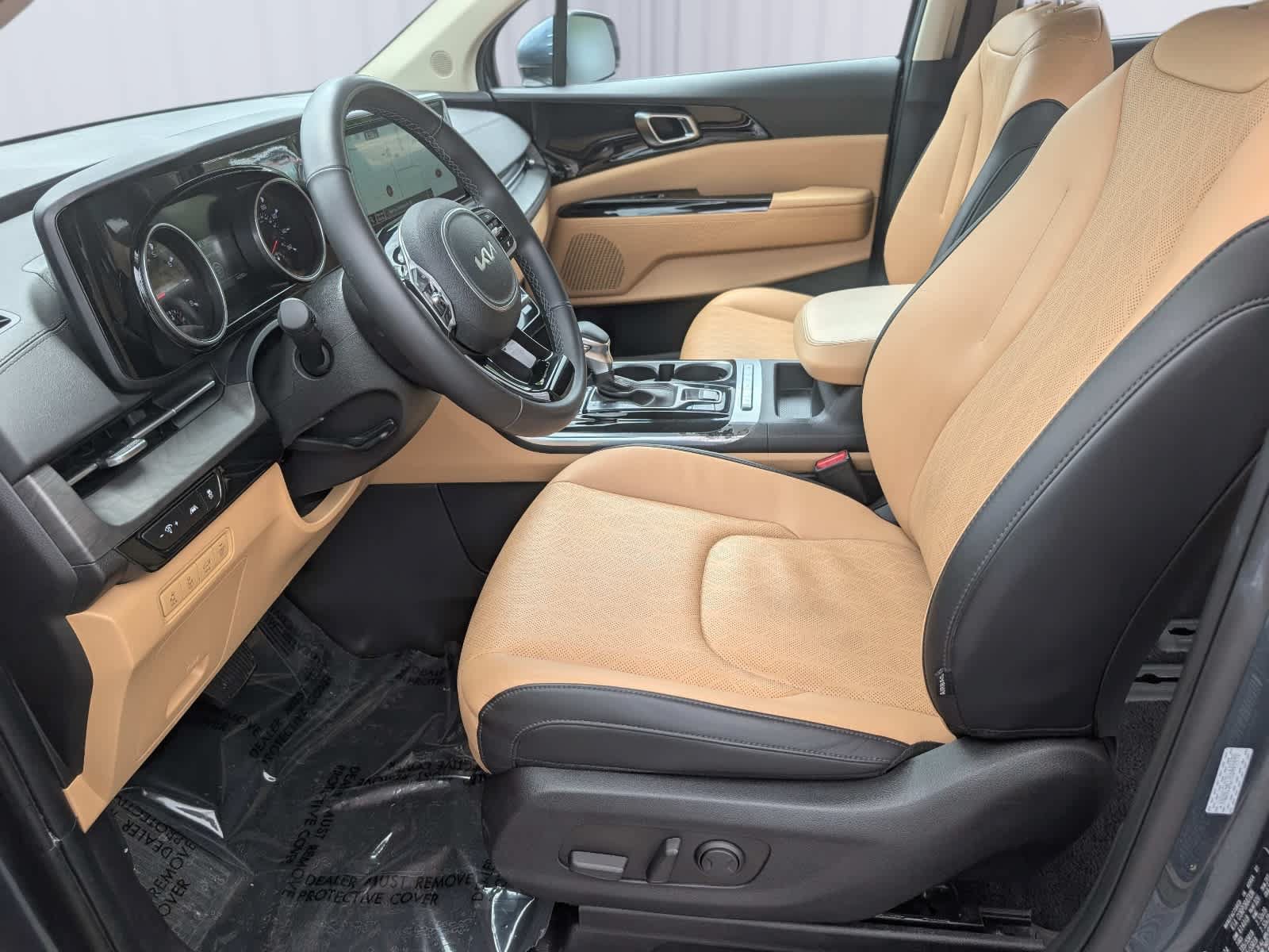 Used 2024 Kia Carnival EX FWD image 18