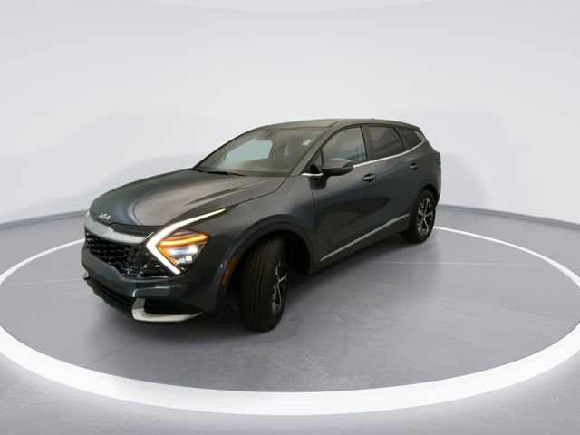 Used 2024 Kia Sportage EX image 2