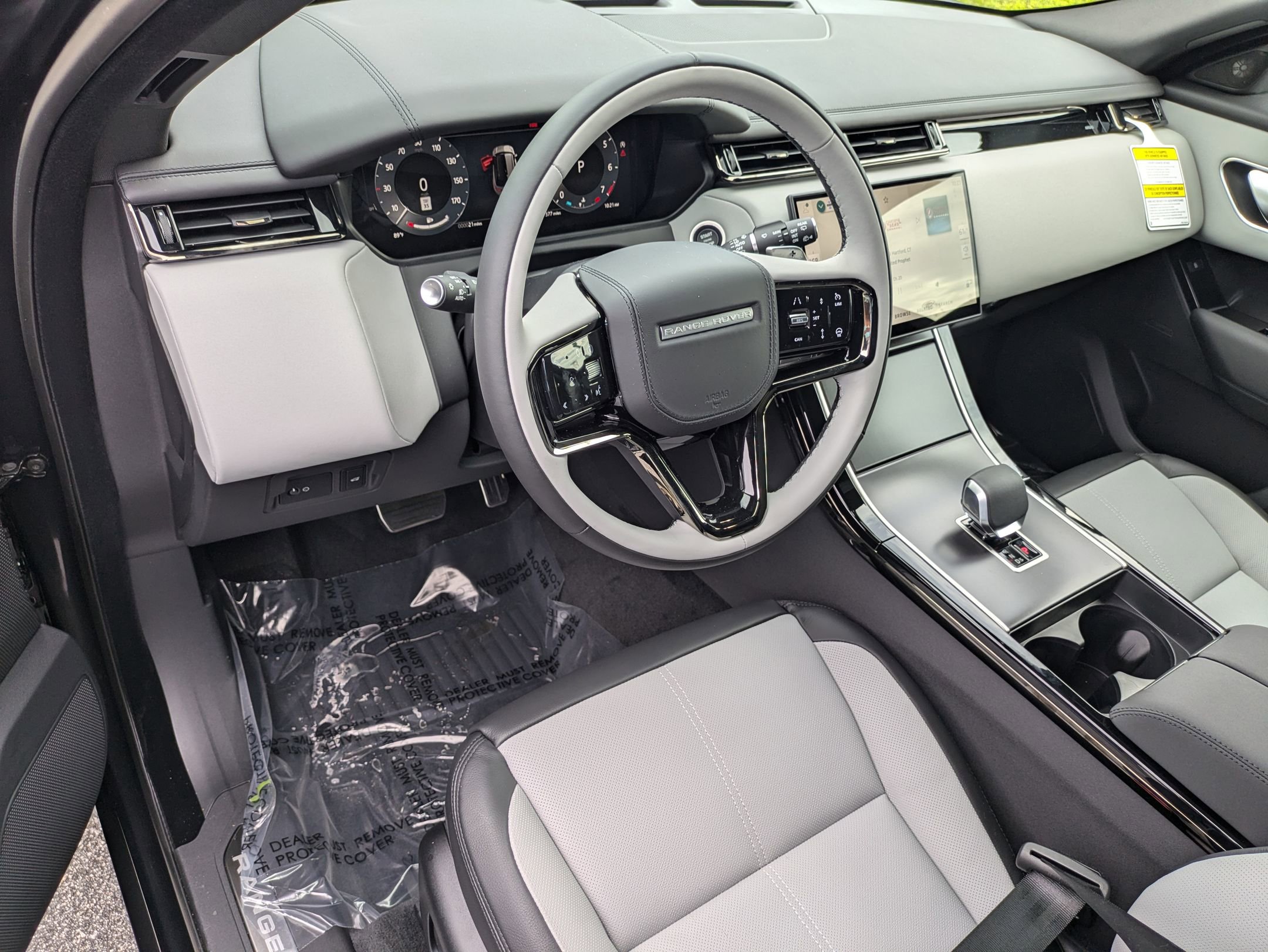 New 2026 Land Rover Range Rover Velar Dynamic SE image 9
