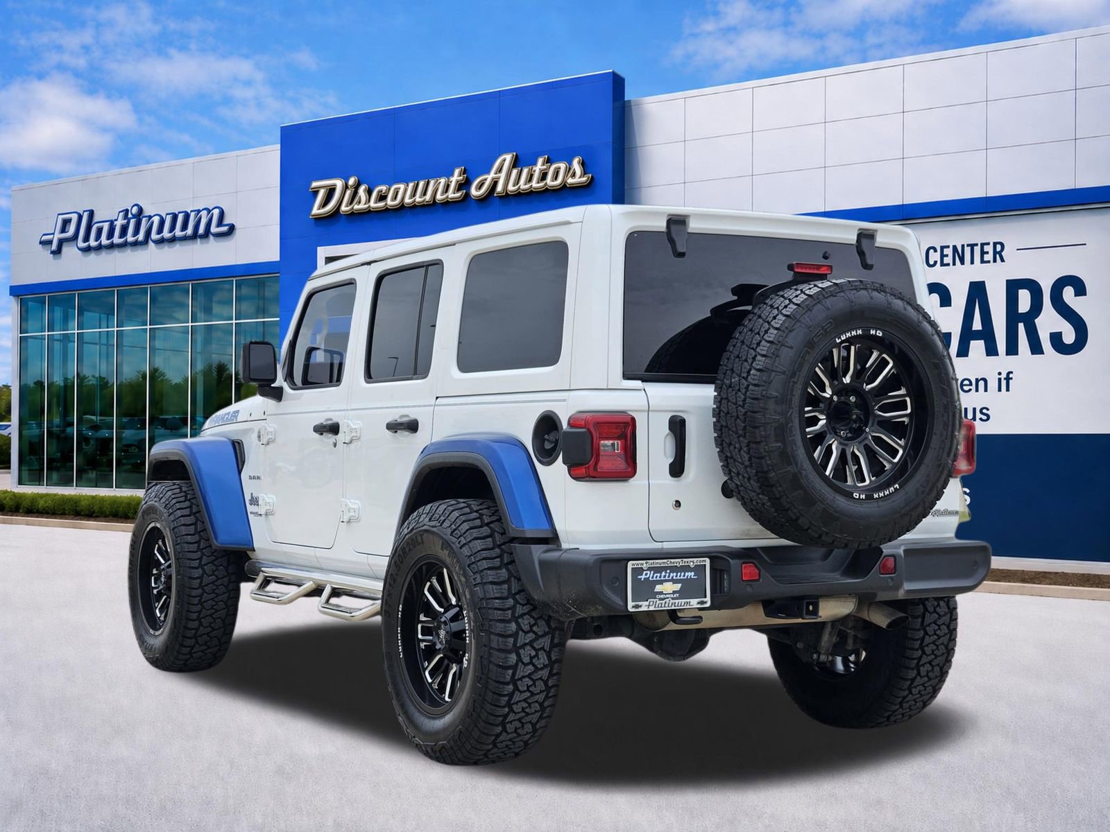 Used 2018 Jeep Wrangler Unlimited Sahara AWD/4WD image 4