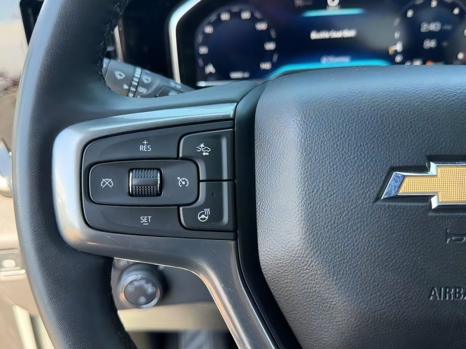 Used 2024 Chevrolet Silverado 1500 LT AWD/4WD image 31