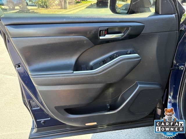 Used 2023 Toyota Highlander XLE FWD image 27