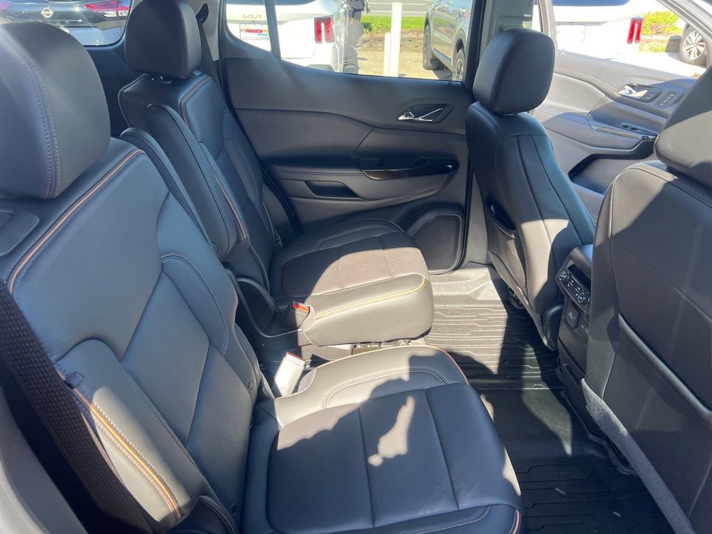 Used 2021 GMC Acadia AT4 w/ Technology Package AWD/4WD image 5