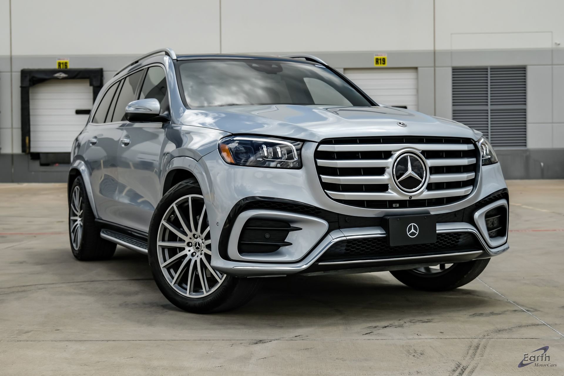 Used 2025 Mercedes-Benz GLS 580 4MATIC image 24