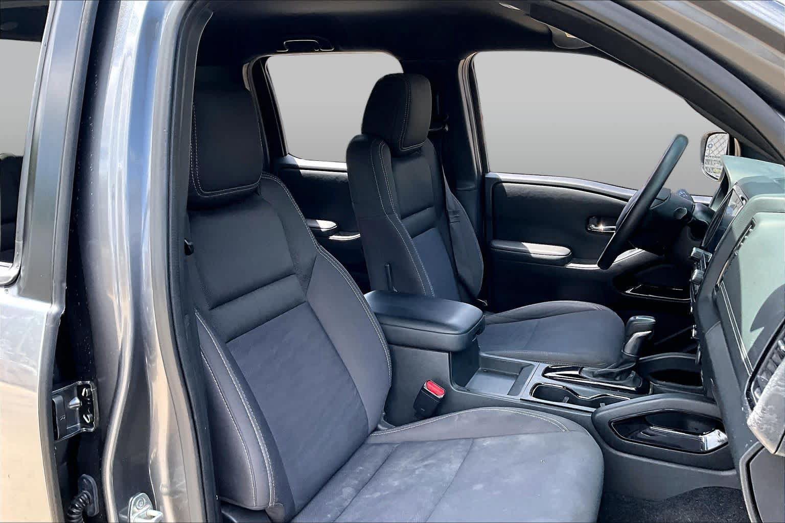Certified 2023 Nissan Frontier SV w/ Midnight Edition Package AWD/4WD image 9