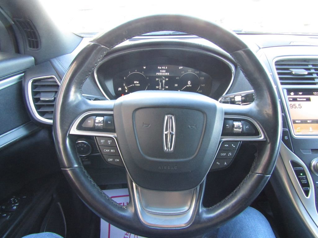 Used 2019 Lincoln Nautilus Select image 16