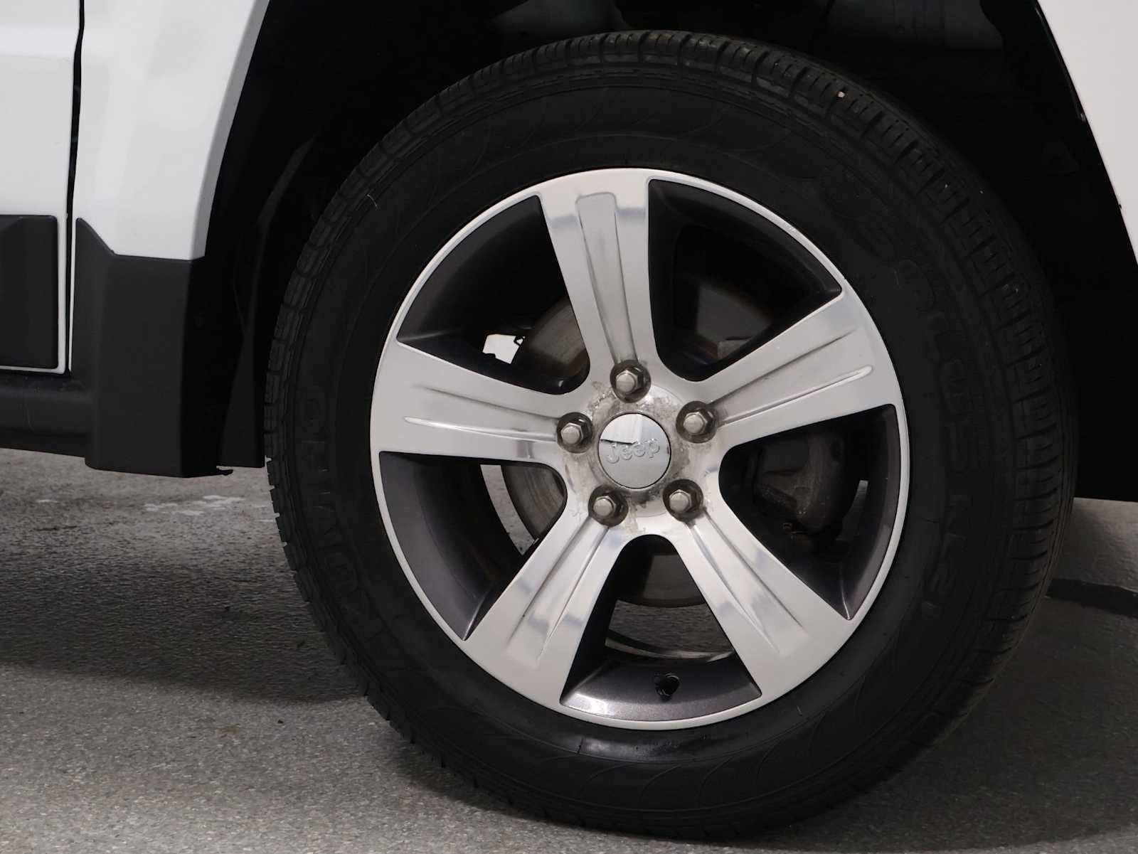 Used 2017 Jeep Patriot High Altitude AWD/4WD image 12