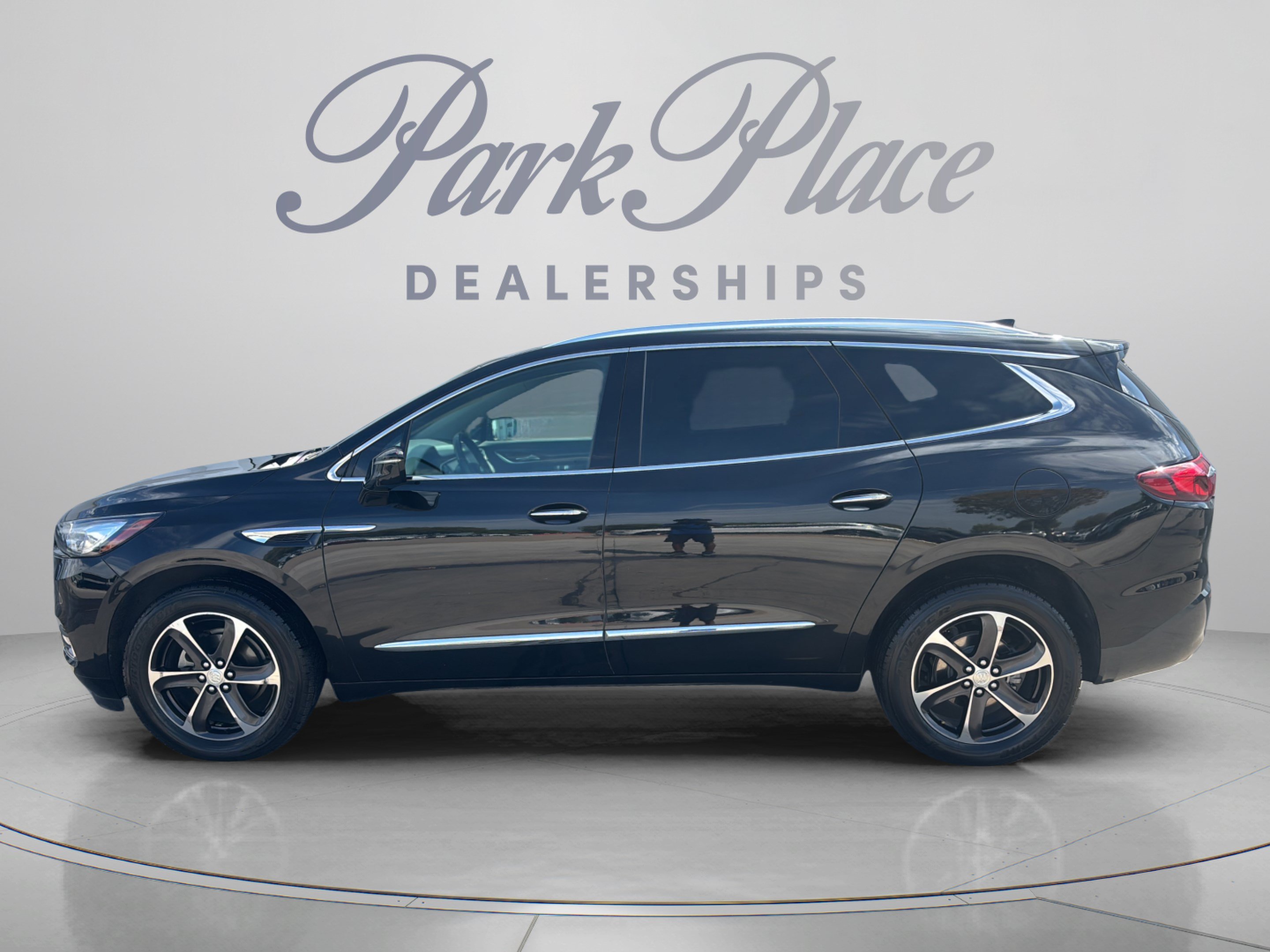 Used 2020 Buick Enclave Essence w/ Sport Touring Edition FWD image 2