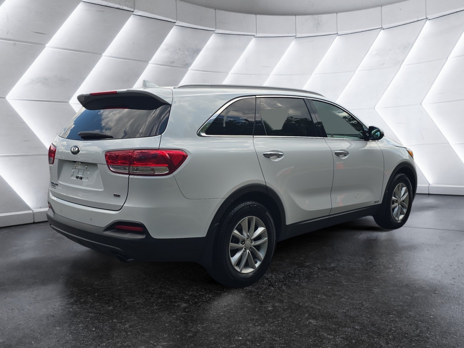 Used 2017 Kia Sorento AWD w/ LX Convenience Package image 5