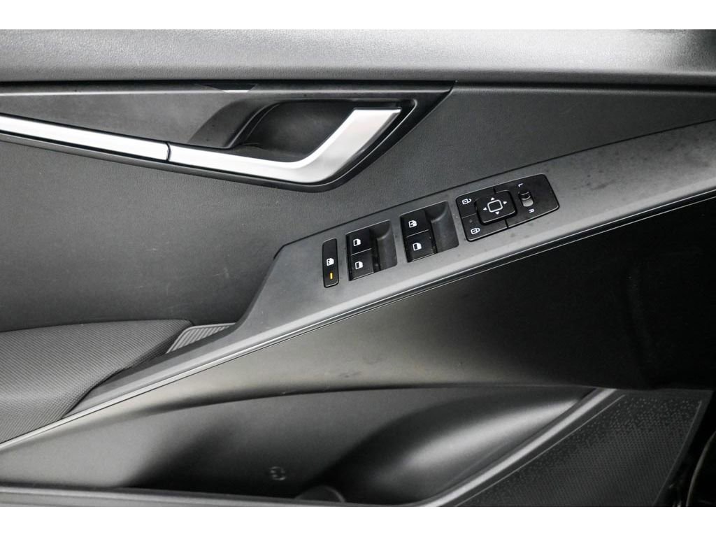 Used 2025 Kia Niro LX FWD image 14