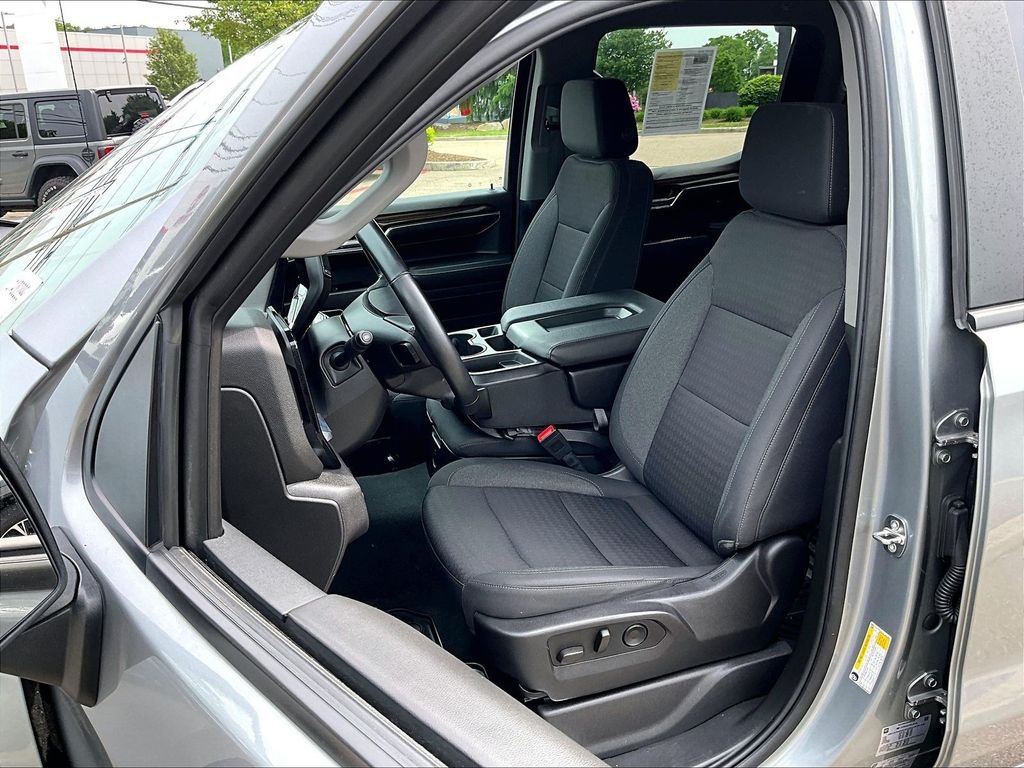 Used 2024 Chevrolet Silverado 1500 LT AWD/4WD image 10