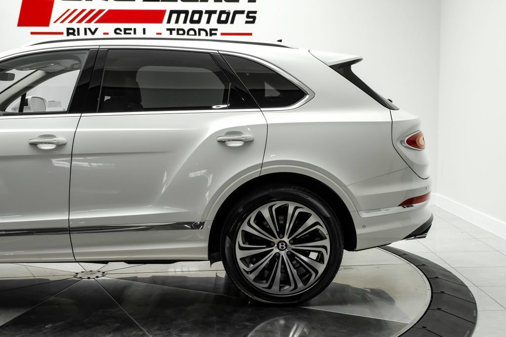 Used 2024 Bentley Bentayga AWD/4WD image 15