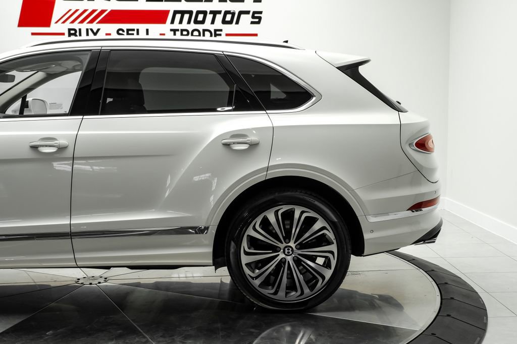 Used 2024 Bentley Bentayga AWD/4WD image 15