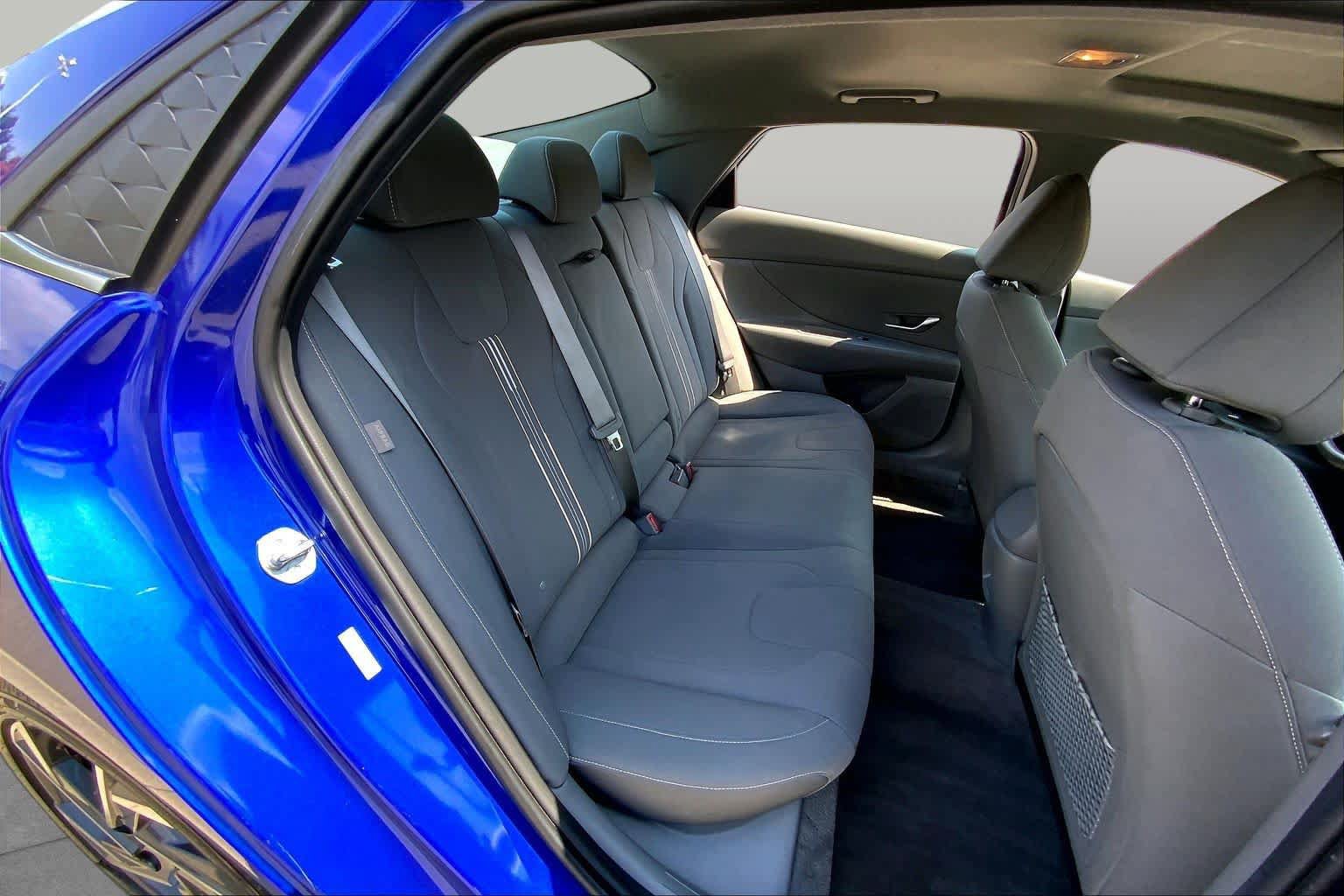 Used 2025 Hyundai Elantra SEL FWD image 19