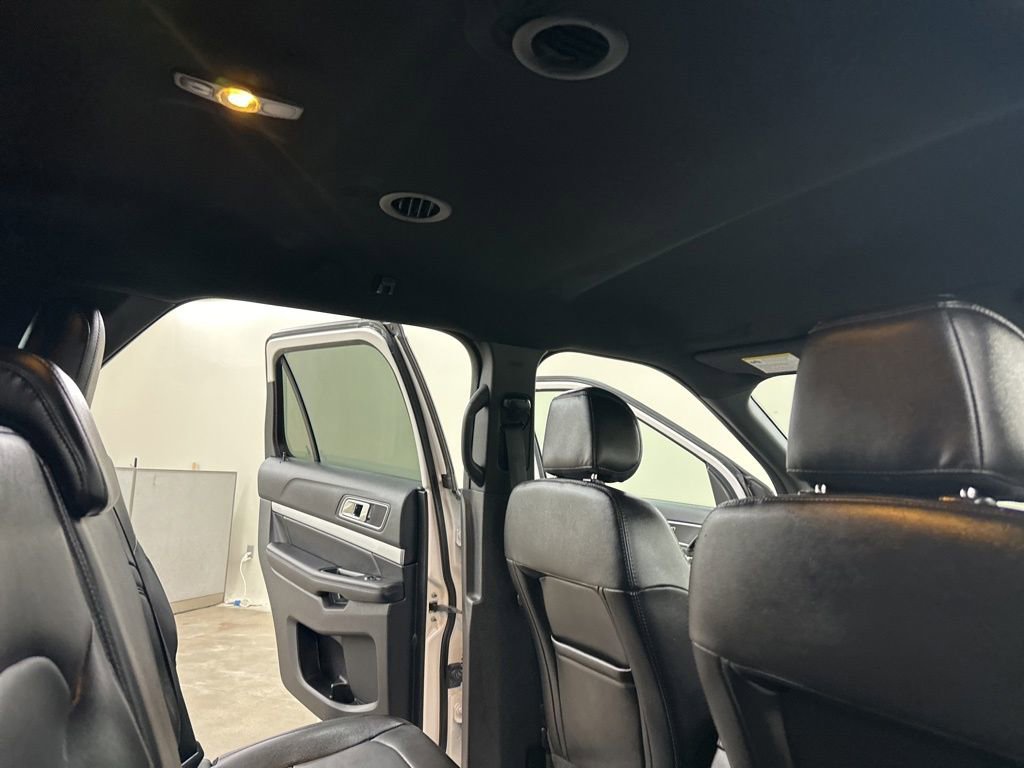 Used 2017 Ford Explorer XLT w/ Equipment Group 202A image 22
