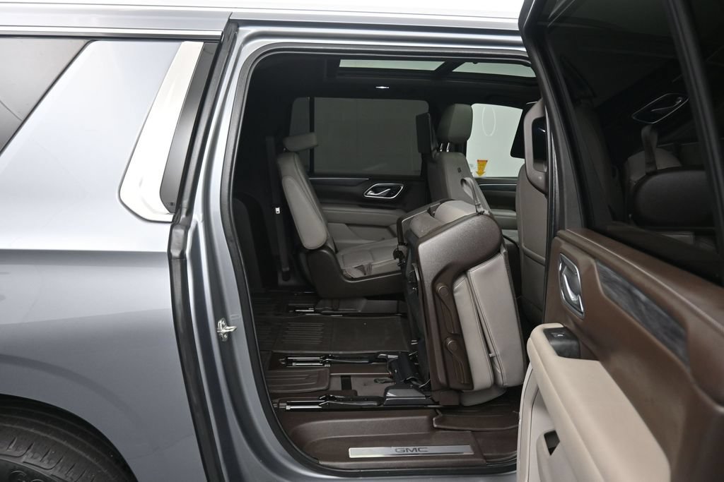 Used 2021 GMC Yukon XL SLT w/ SLT Premium Package AWD/4WD image 57
