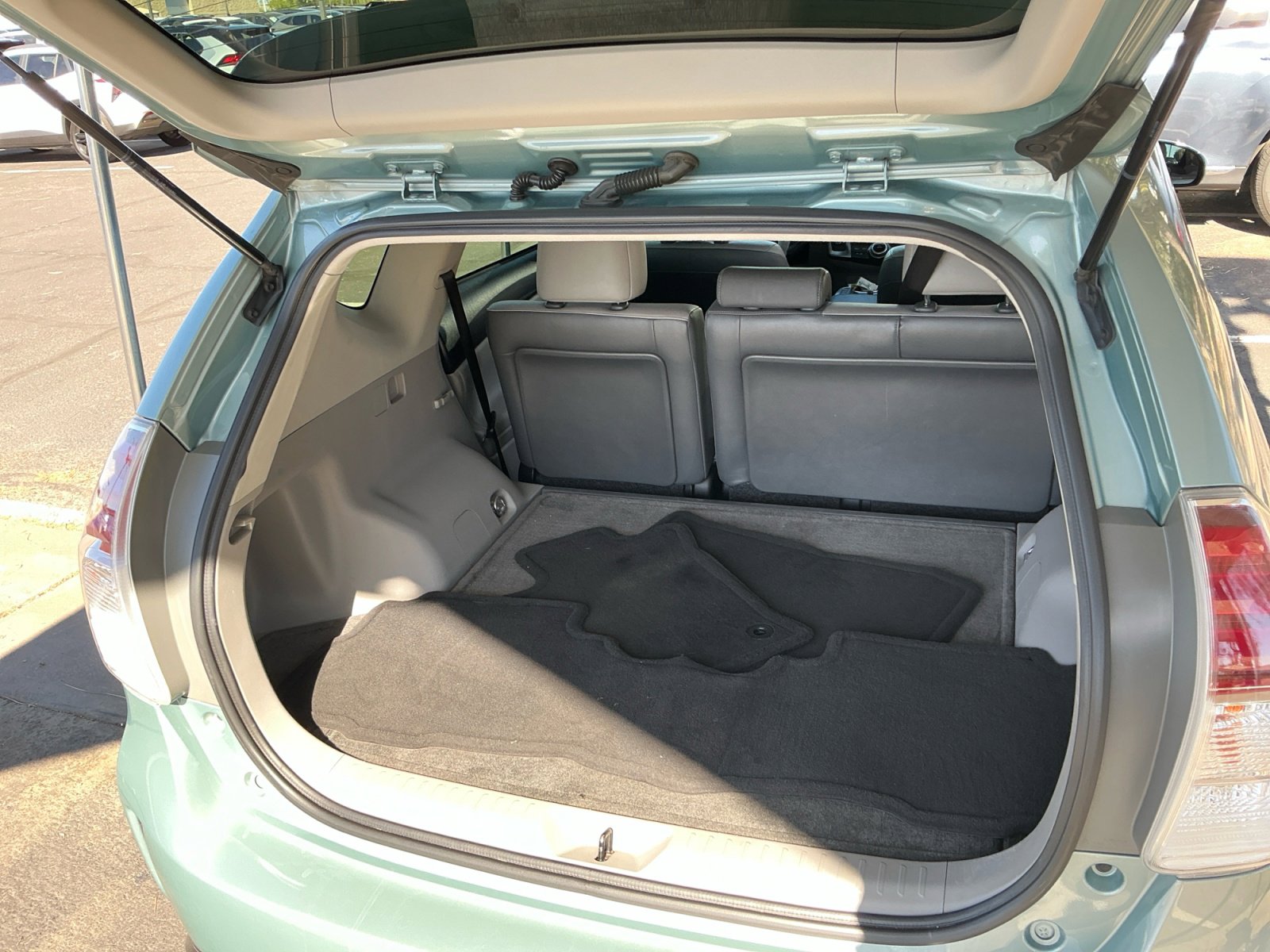 Used 2017 Toyota Prius V Four w/ Carpet Mat Package image 33