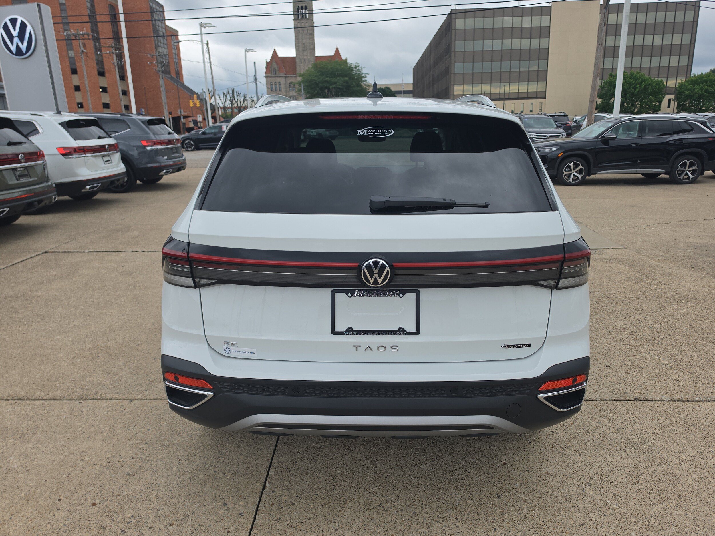 New 2026 Volkswagen Taos SE AWD/4WD image 4