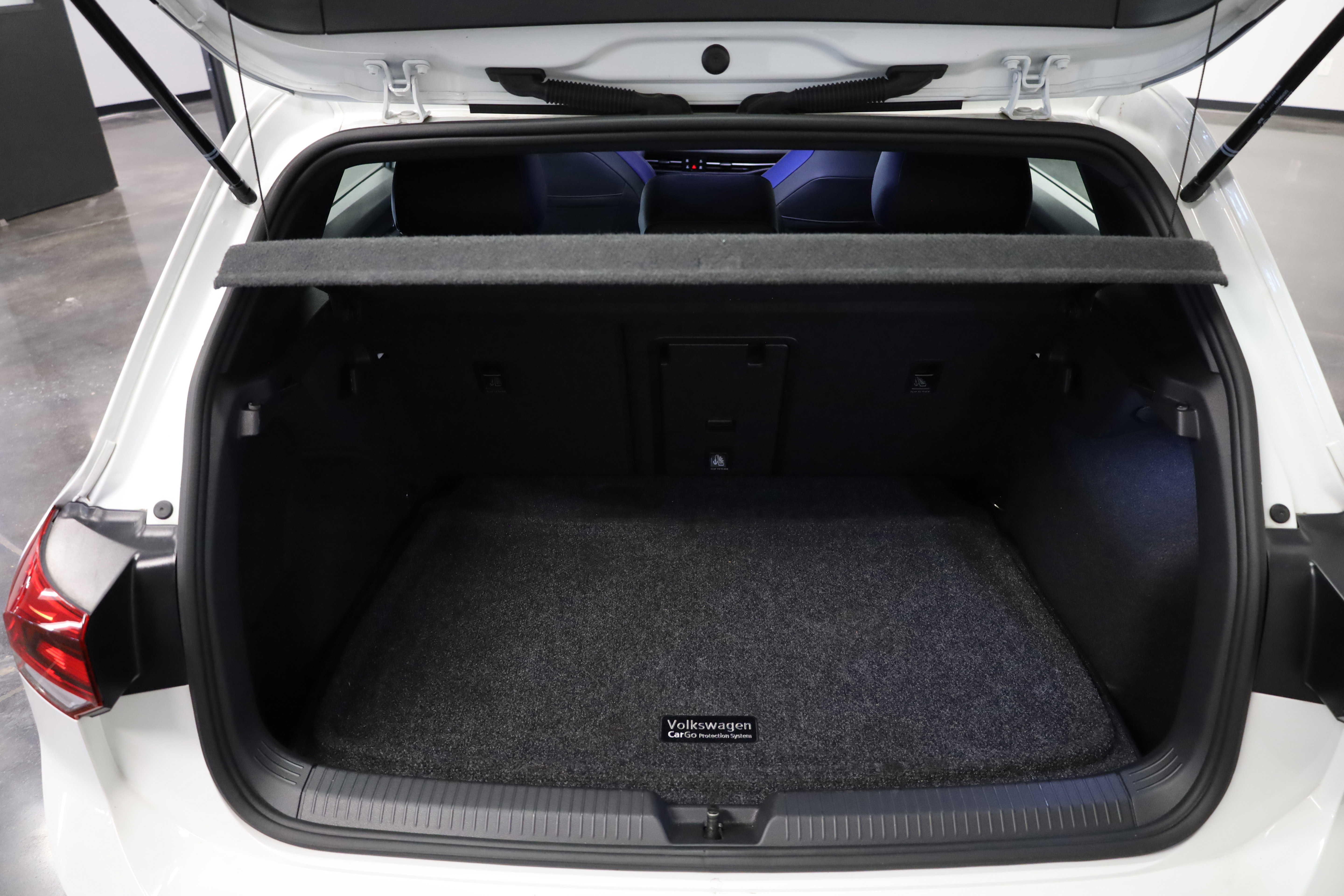 Used 2024 Volkswagen Golf R image 13