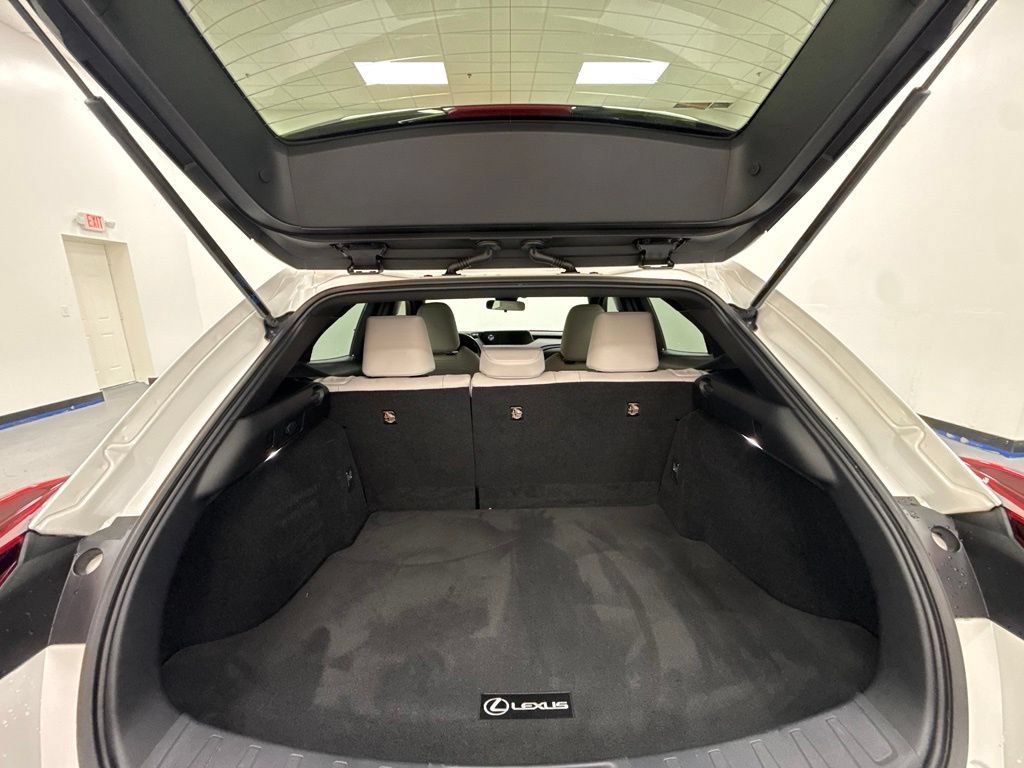 Used 2021 Lexus UX 200 w/ Accessory Package (Z1) FWD image 47