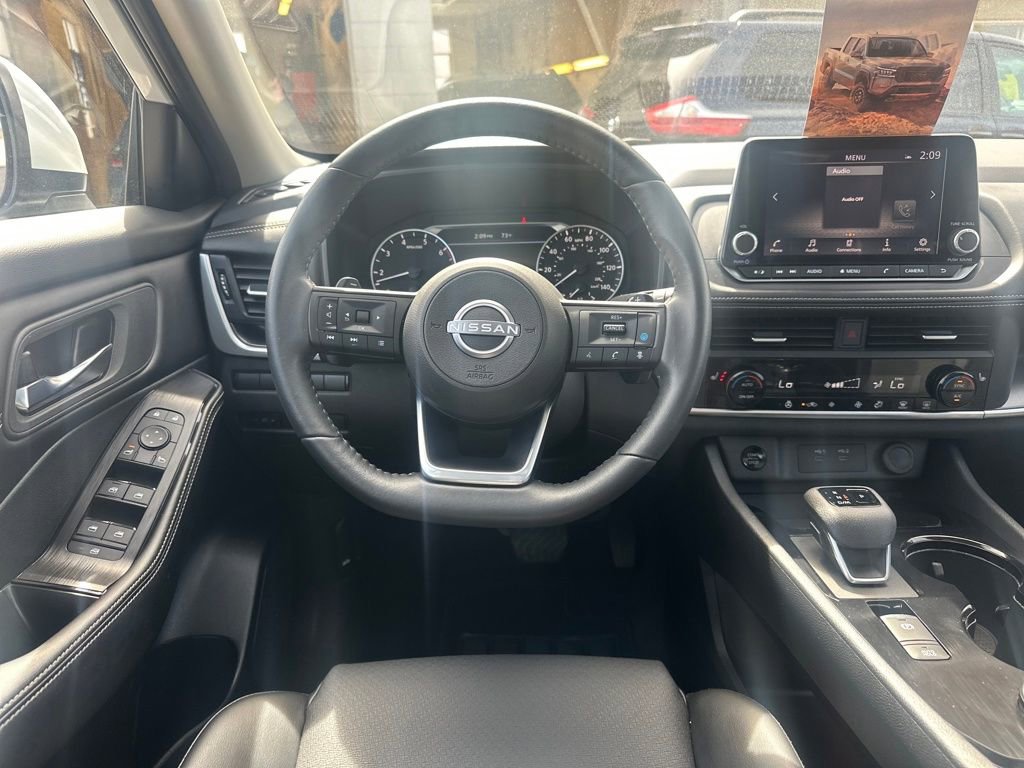 Used 2024 Nissan Rogue SV w/ SV Premium Package image 15