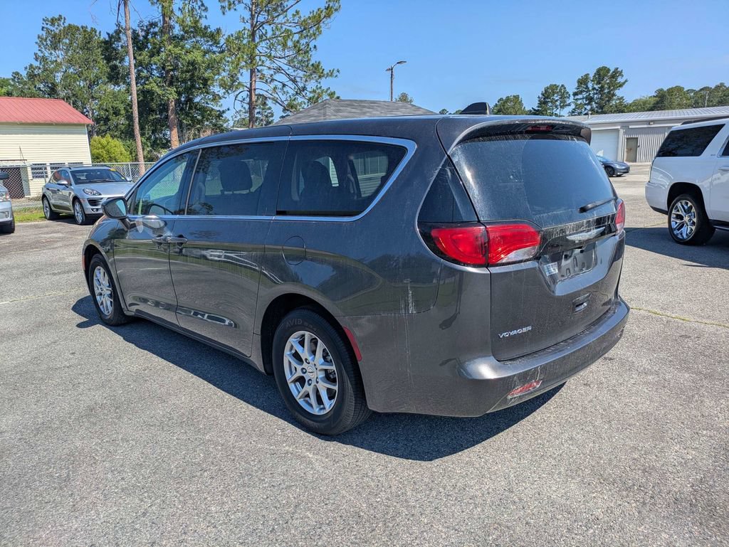 Used 2023 Chrysler Voyager LX FWD image 6