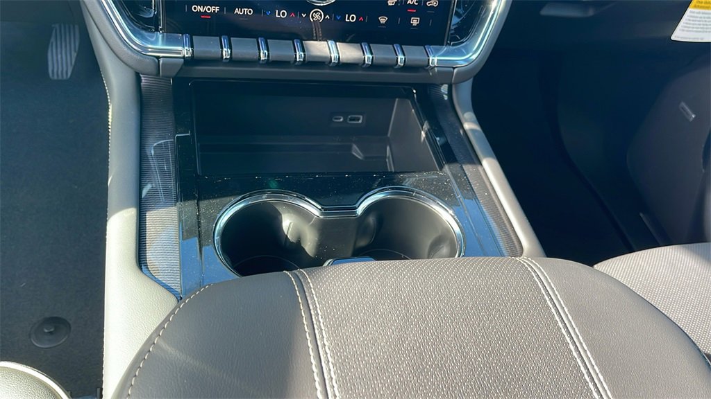 New 2026 GMC Yukon XL Elevation image 19