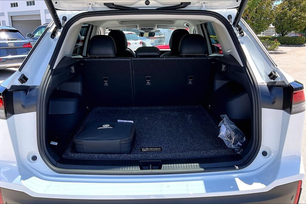 Certified 2026 Volkswagen Tiguan SE w/ Panoramic Sunroof Package FWD image 15