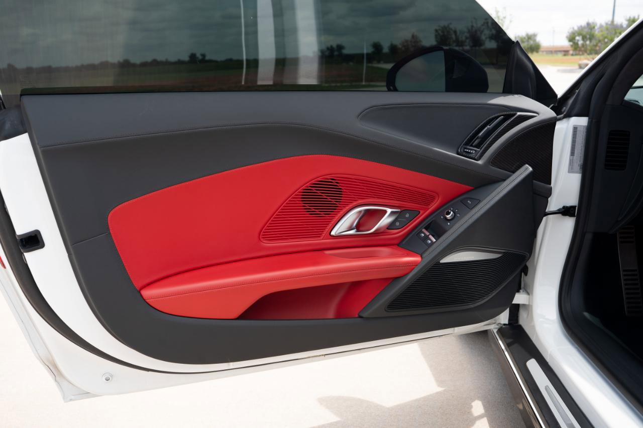 Used 2018 Audi R8 V10 RWD image 34
