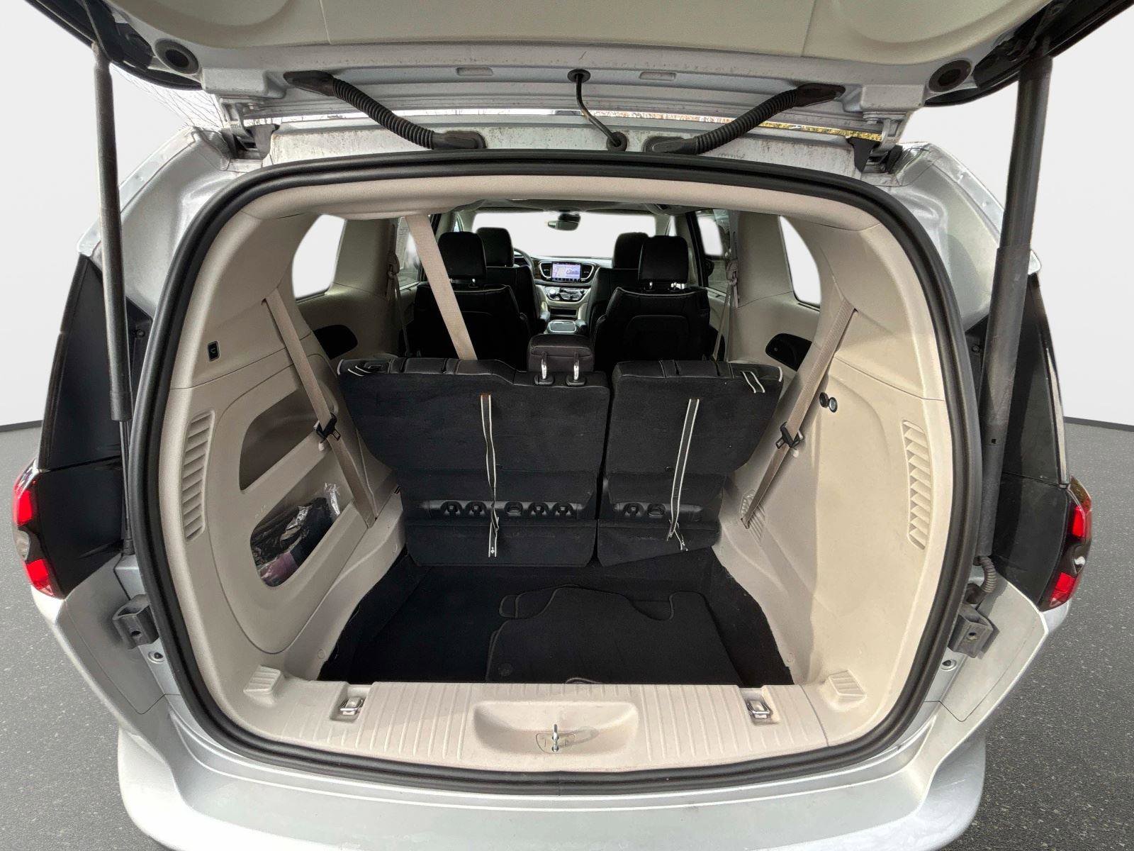 Used 2024 Chrysler Pacifica Limited image 28