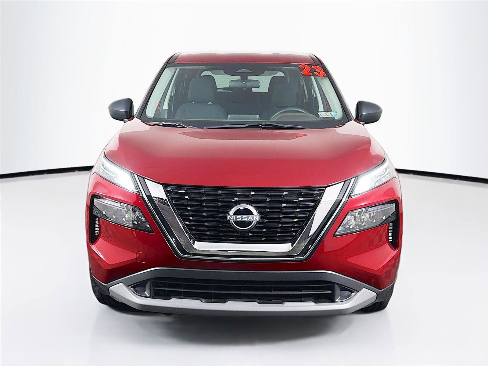 Used 2023 Nissan Rogue S AWD/4WD image 2