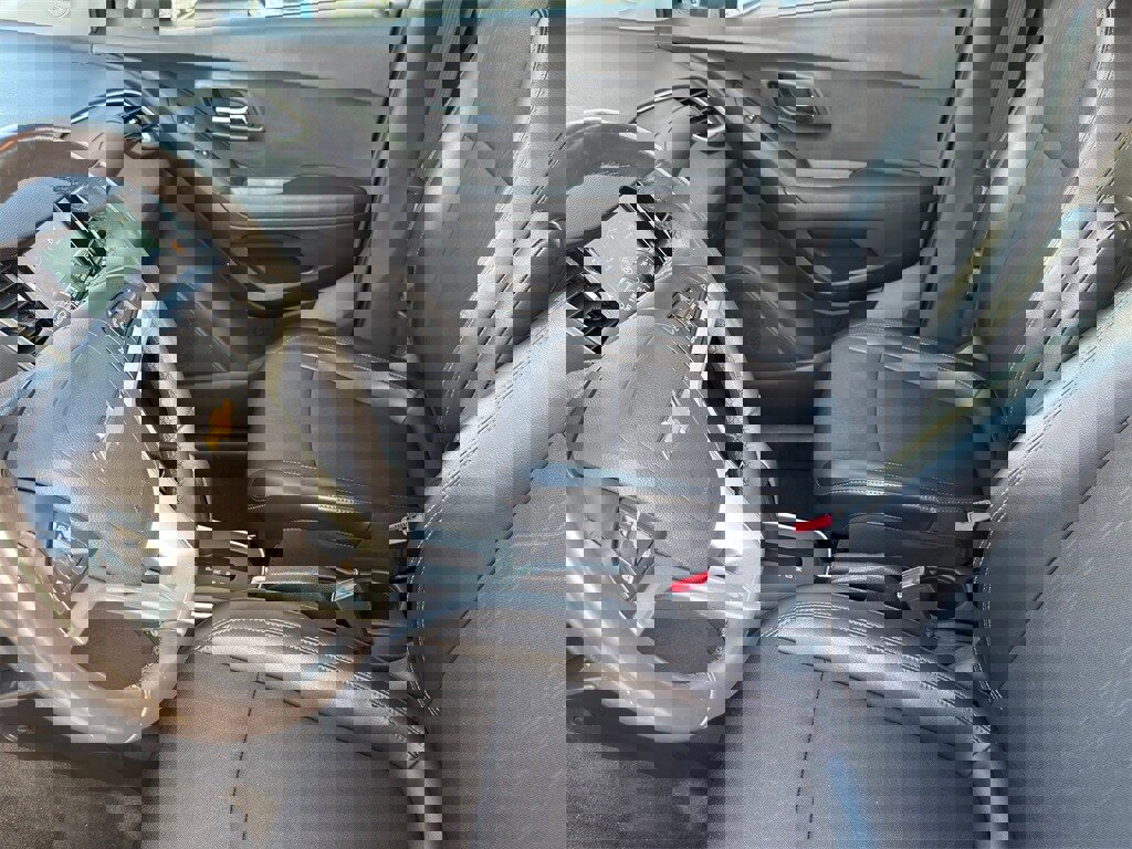 Used 2019 Chevrolet Trax LT w/ LT Convenience Package image 10