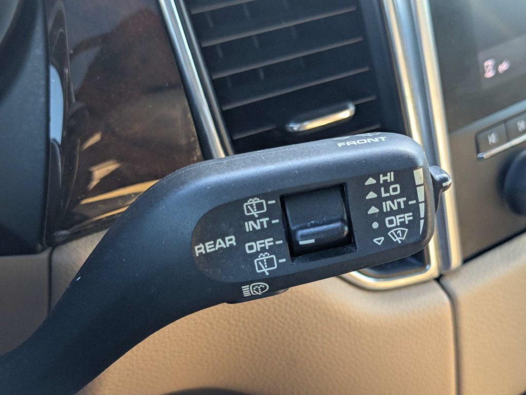 Used 2017 Porsche Macan Turbo AWD/4WD image 37