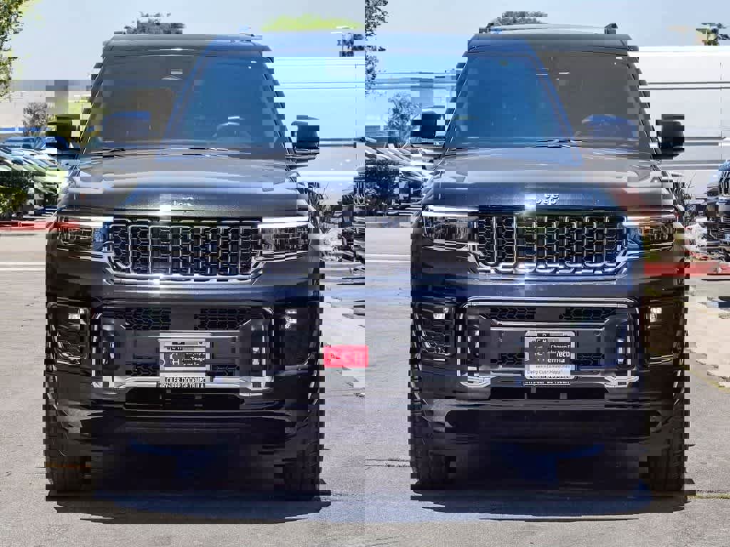 Certified 2022 Jeep Grand Cherokee L Overland w/ Luxury Tech Group IV image 2