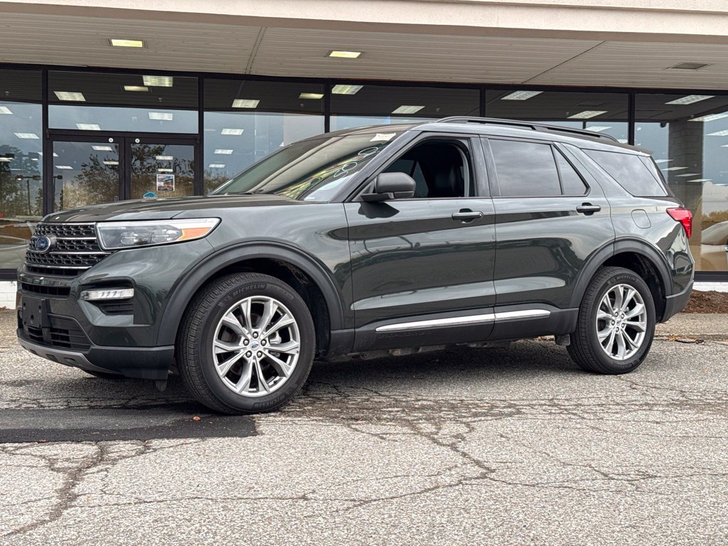 Used 2022 Ford Explorer XLT w/ Equipment Group 202A AWD/4WD image 3
