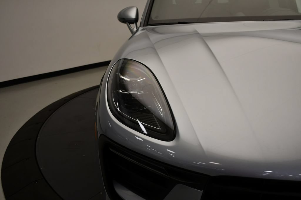 Certified 2026 Porsche Macan AWD/4WD image 14