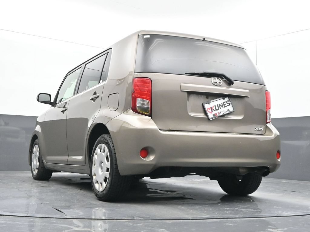 Used 2011 Scion xB FWD image 28