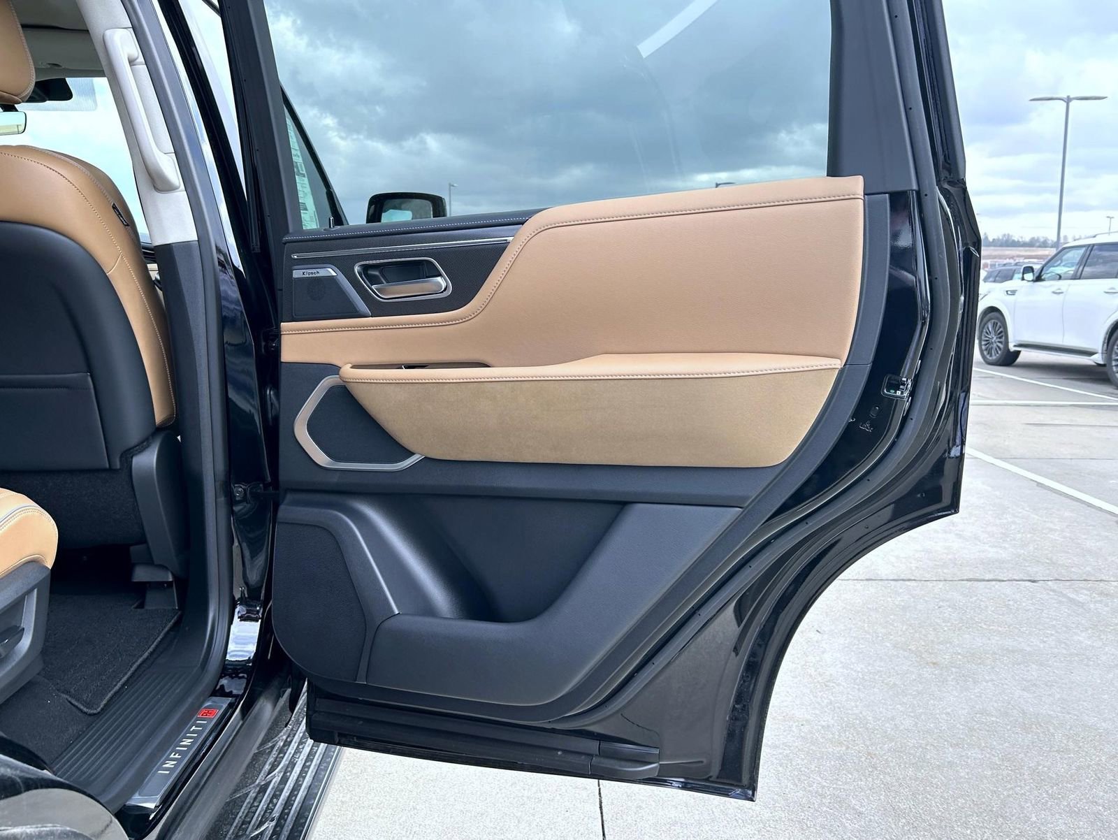 New 2026 INFINITI QX80 Luxe w/ Cargo Package AWD/4WD image 17