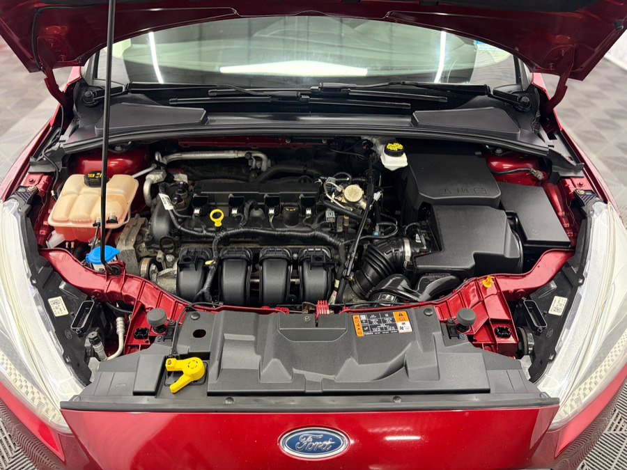 Used 2017 Ford Focus SE w/ Cold Weather Package FWD image 34