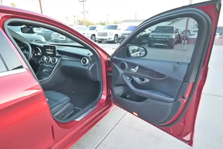 Used 2016 Mercedes-Benz C 300 Sedan w/ Surround View Package image 15
